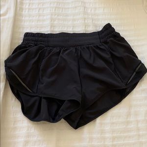 Lululemon hotty hot shorts 2.5 inch